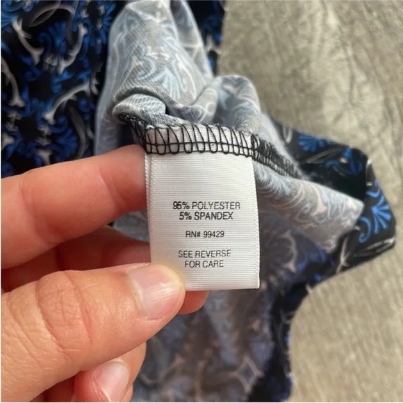 Maurices Size Medium Navy Blue Printed Casual Top - Picture 5 of 6